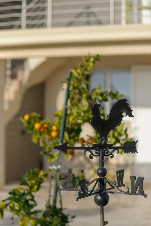 Les Raisins Du Bonheur Bed & Breakfast Puisseguin Exterior photo